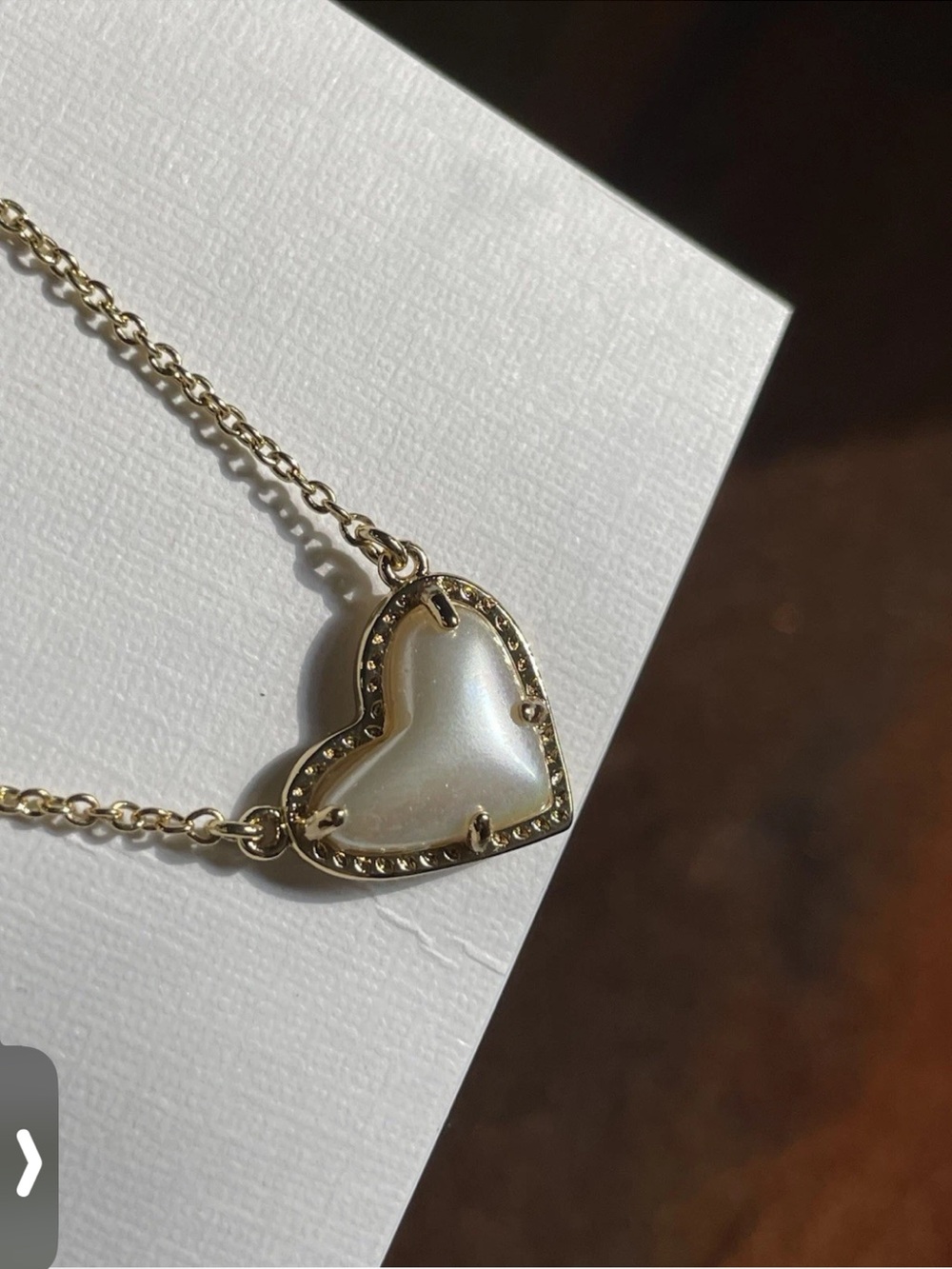 Kendra Scott Ivory Mother-of-Pearl Ari Heart Gold Pendant Necklace Short - Picture 4 of 9